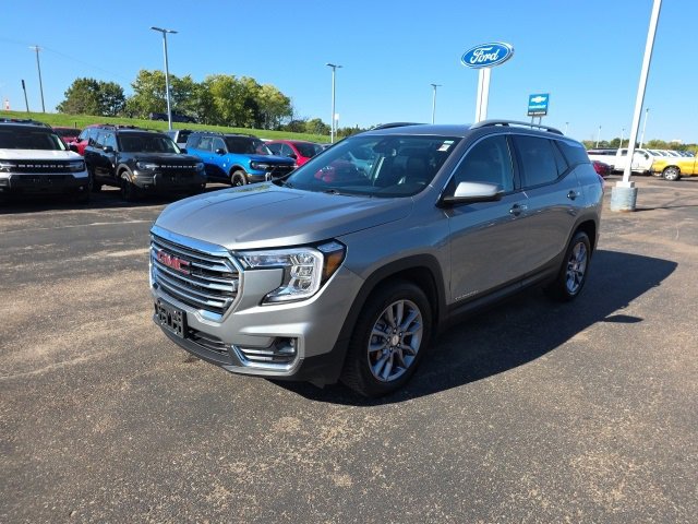 Used 2023 GMC Terrain SLT image 3