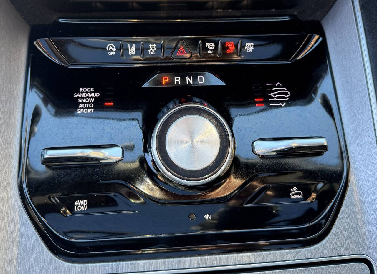 Used 2024 Jeep Wagoneer L Series II w/ Convenience Group I image 19