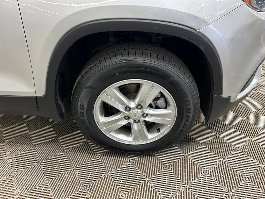 Used 2021 Chevrolet Trax LS w/ Tint and Cruise Package FWD image 2