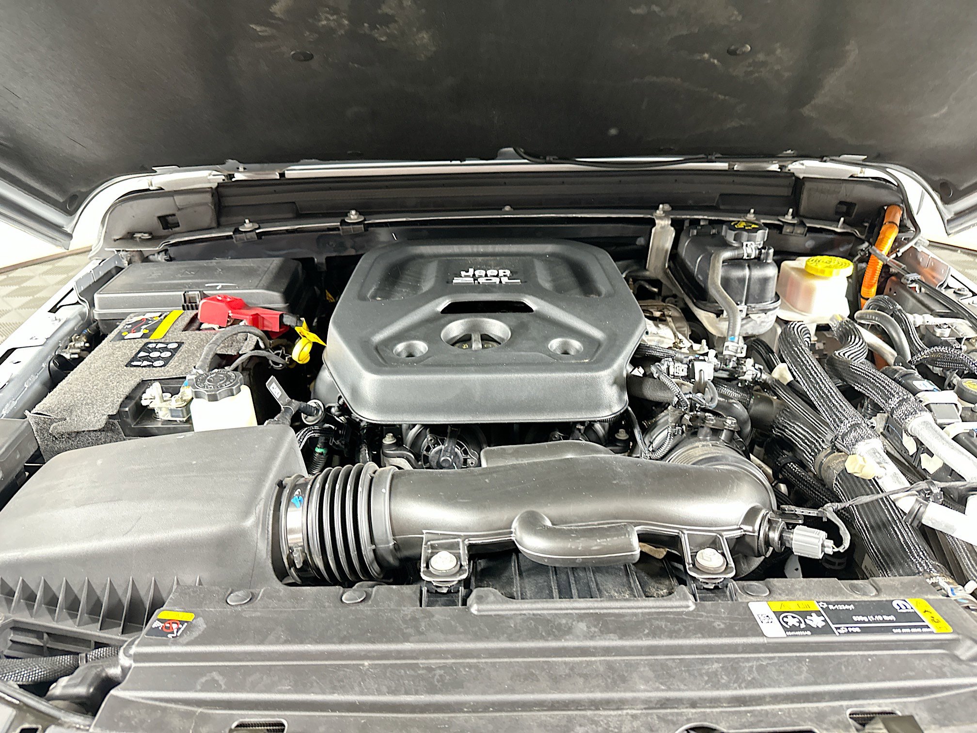 Used 2023 Jeep Wrangler Sahara w/ Cold Weather Group AWD/4WD image 31