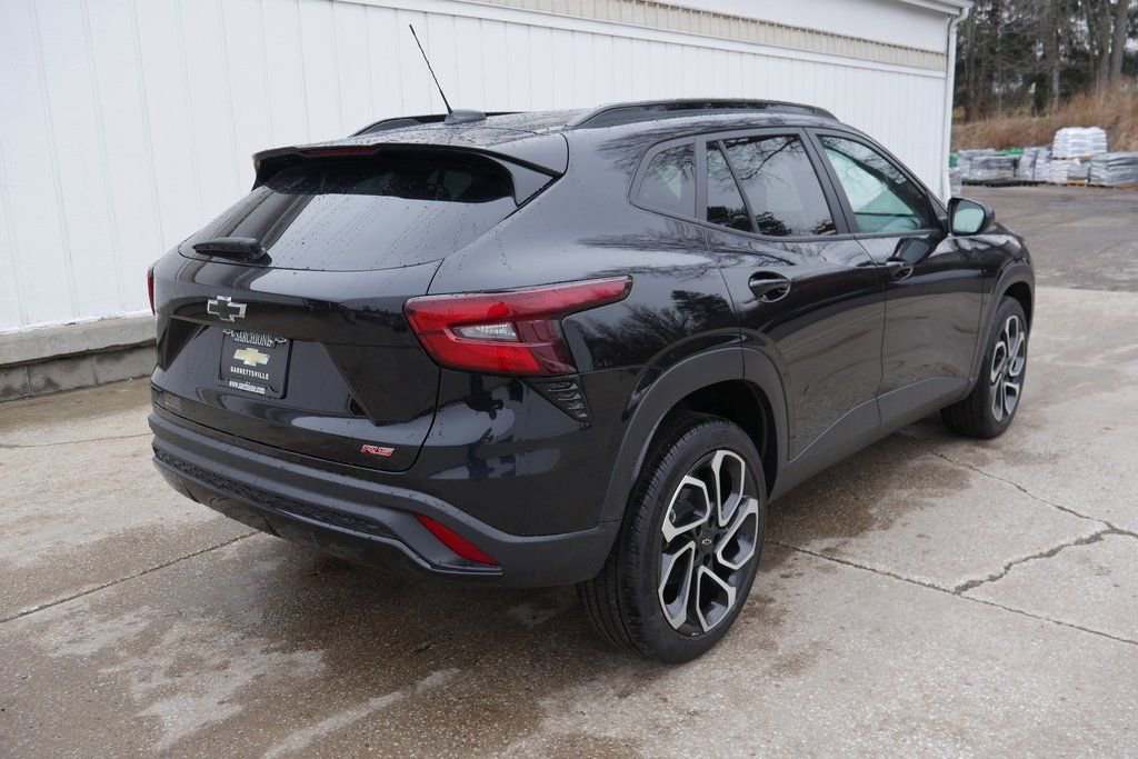 Used 2025 Chevrolet Trax RS image 7