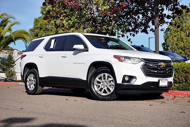 Used 2021 Chevrolet Traverse LT image 2