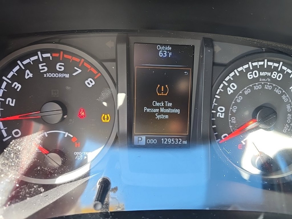Used 2022 Toyota Tacoma SR w/ SR Convenience Package RWD image 15