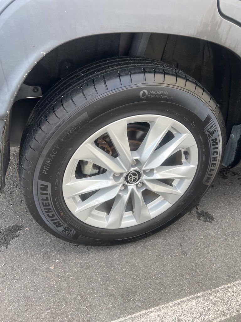 Used 2022 Toyota Corolla Cross LE image 7