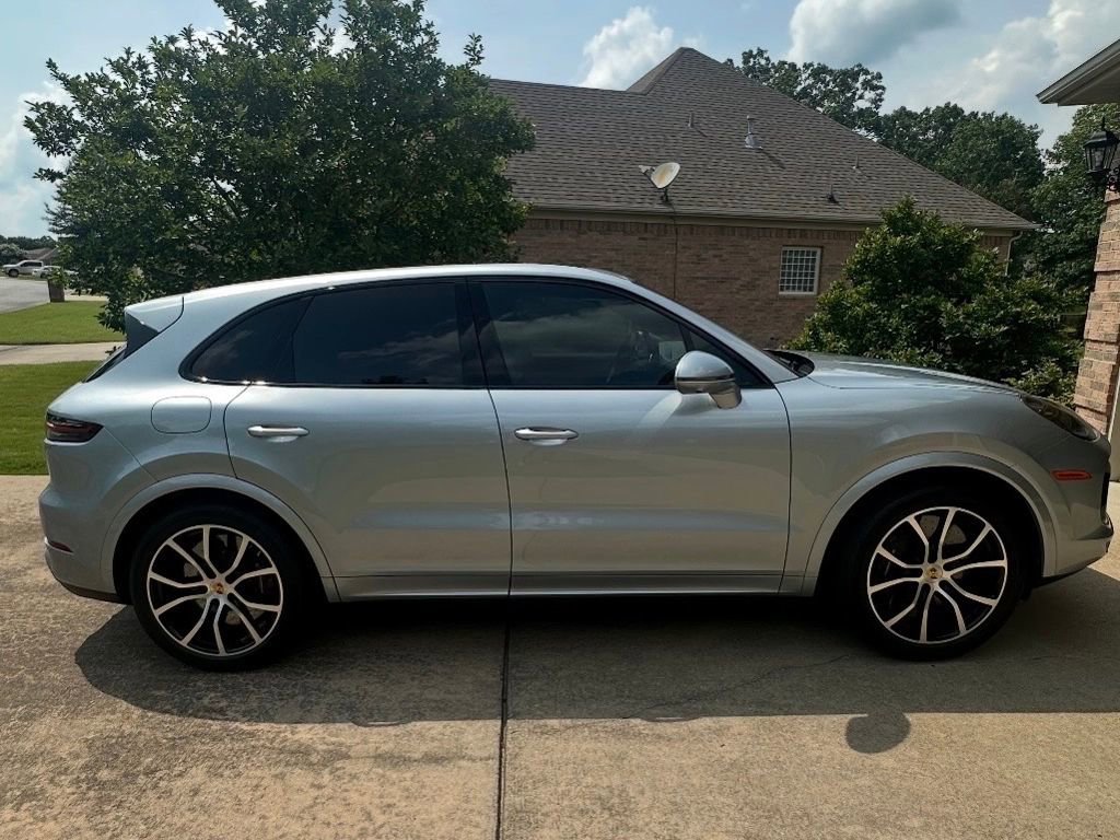 Used 2023 Porsche Cayenne Turbo S image 2