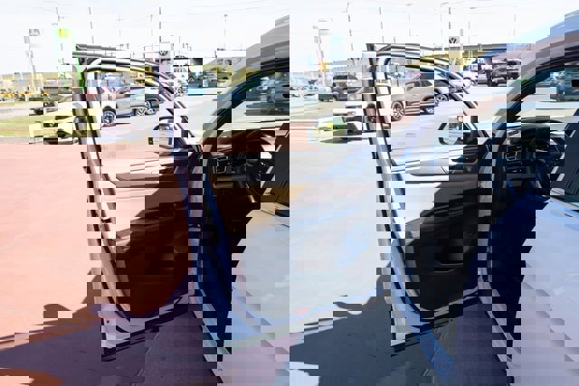 New 2026 Volkswagen Atlas Cross Sport SE image 11