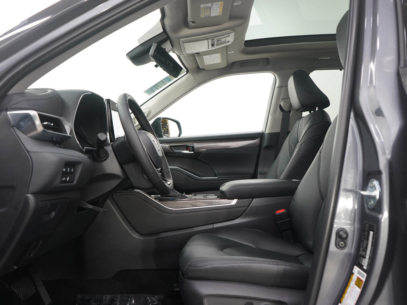 Used 2025 Toyota Highlander Platinum image 24
