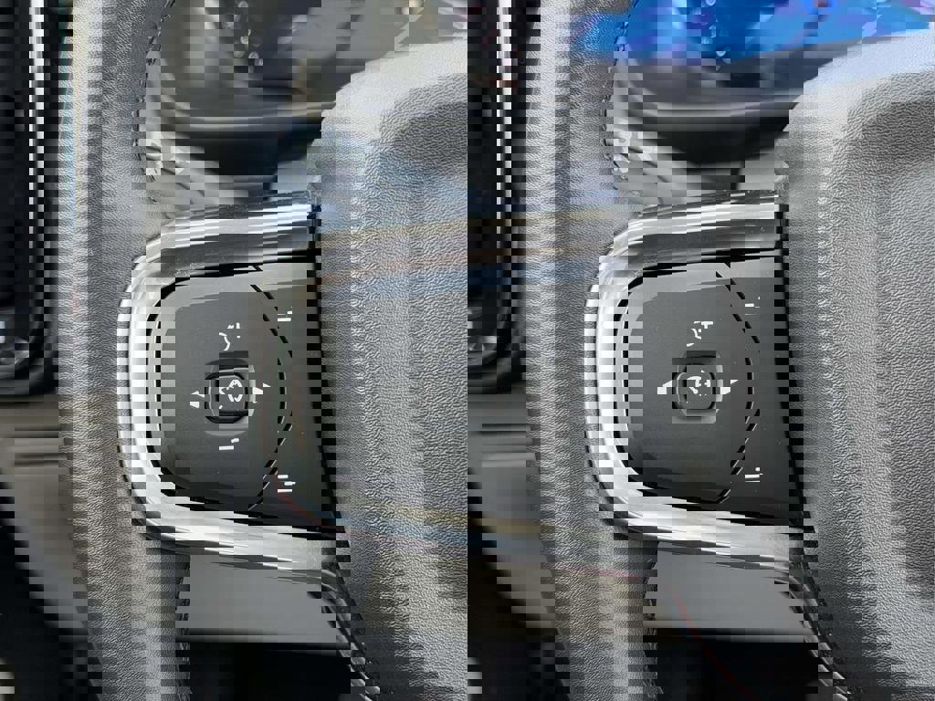 Used 2023 Volvo XC40 B5 Plus w/ Driver Assist Package image 8