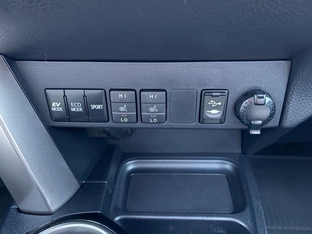 Used 2018 Toyota RAV4 Limited w/ Advanced Technology Package image 19