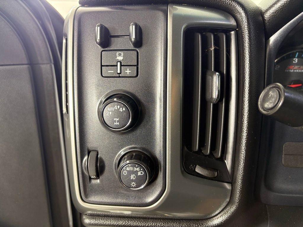 Used 2018 Chevrolet Silverado 1500 LT w/ All Star Edition image 26