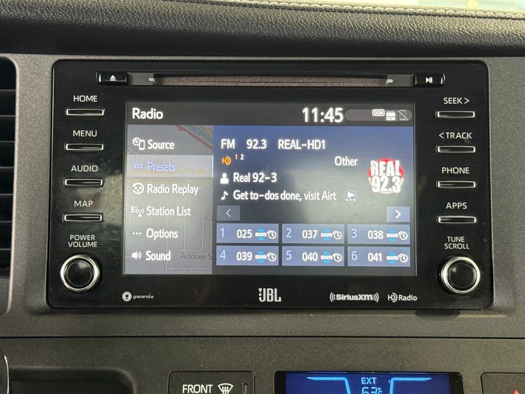 Used 2018 Toyota Sienna Limited Premium w/ Carpet Mat Package image 30