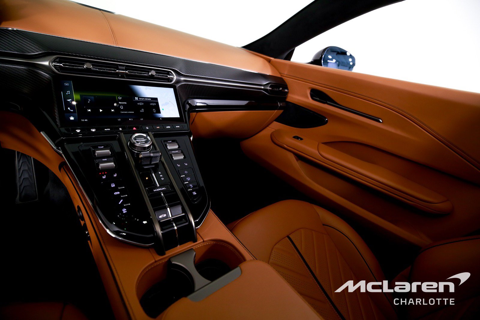 Used 2026 Aston Martin V8 Vantage S RWD image 16