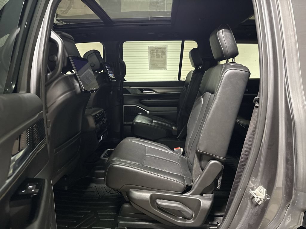 Used 2023 Jeep Wagoneer Series II AWD/4WD image 24