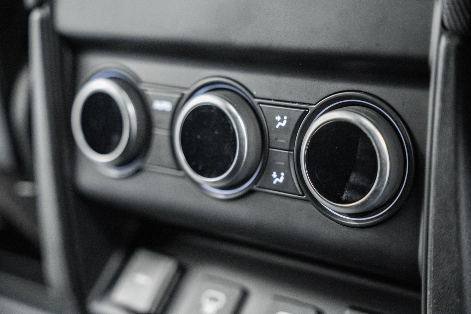 Used 2022 Land Rover Defender 110 X-Dynamic HSE AWD/4WD image 39