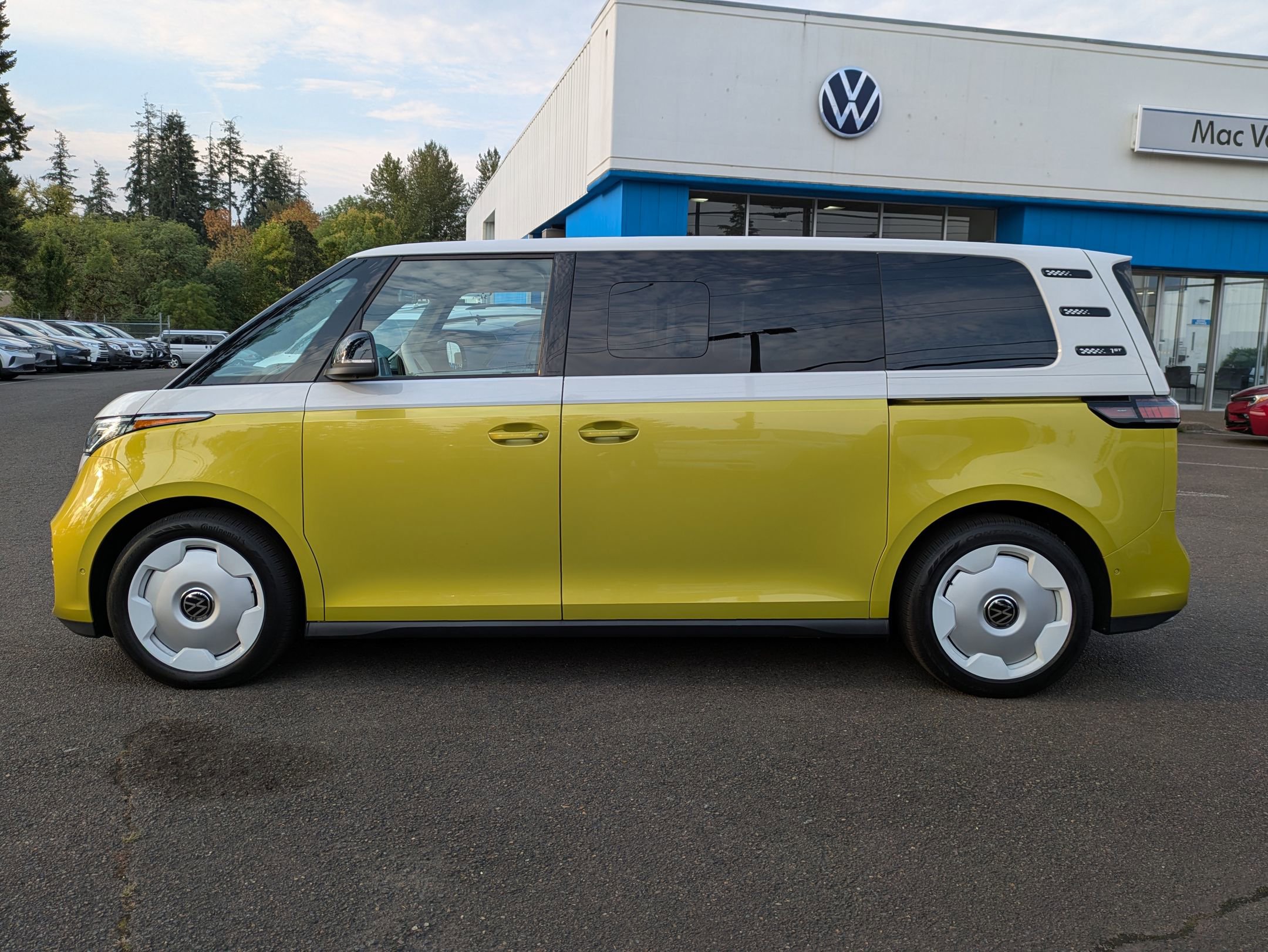 New 2025 Volkswagen ID. Buzz 1st Edition image 2