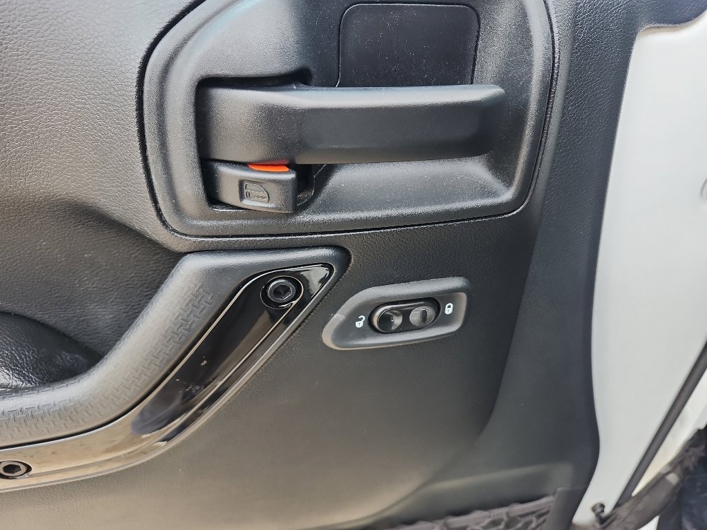 Used 2017 Jeep Wrangler Unlimited Sahara AWD/4WD image 17
