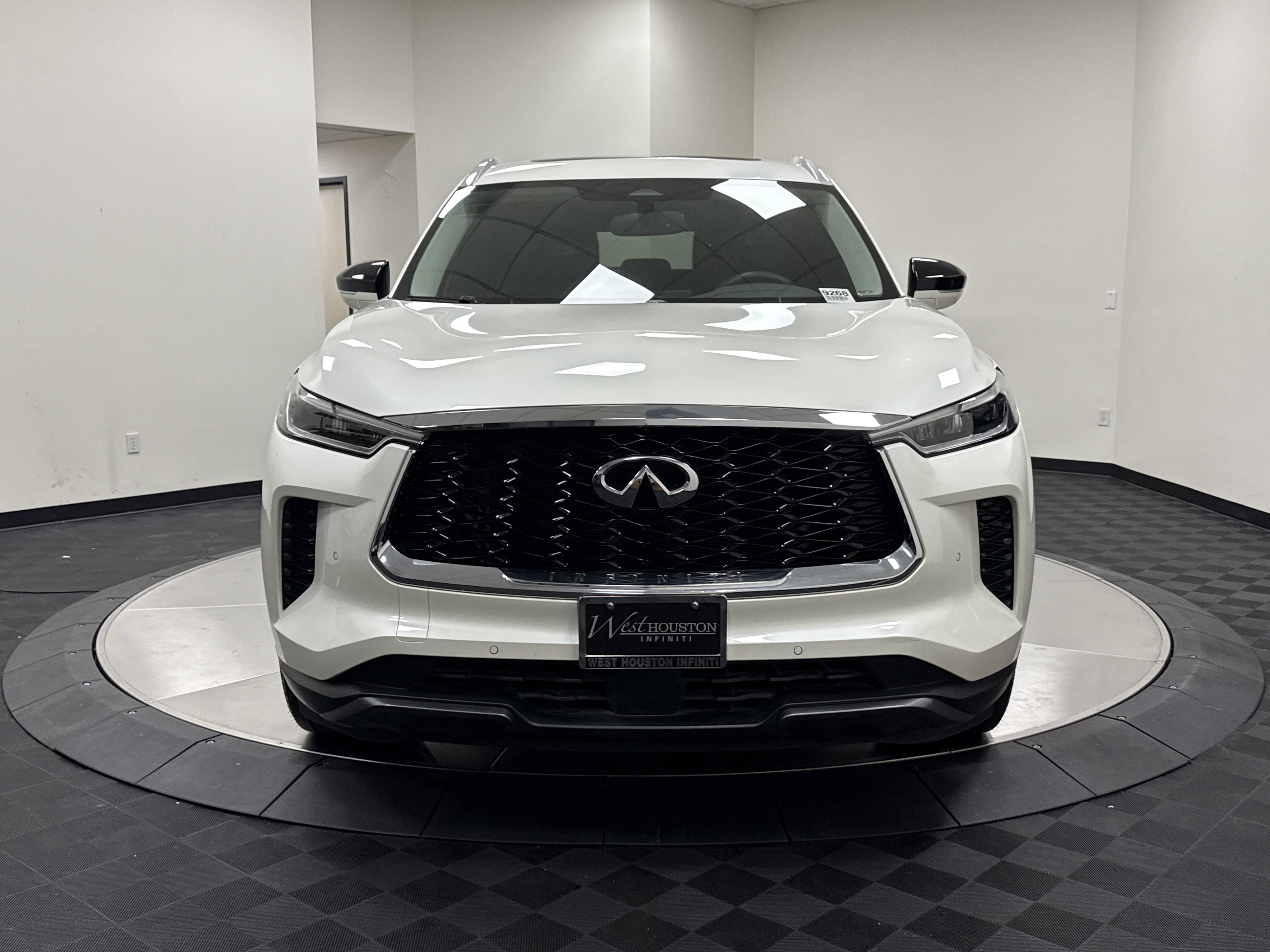 Used 2022 INFINITI QX60 Luxe w/ Cargo Package FWD image 2