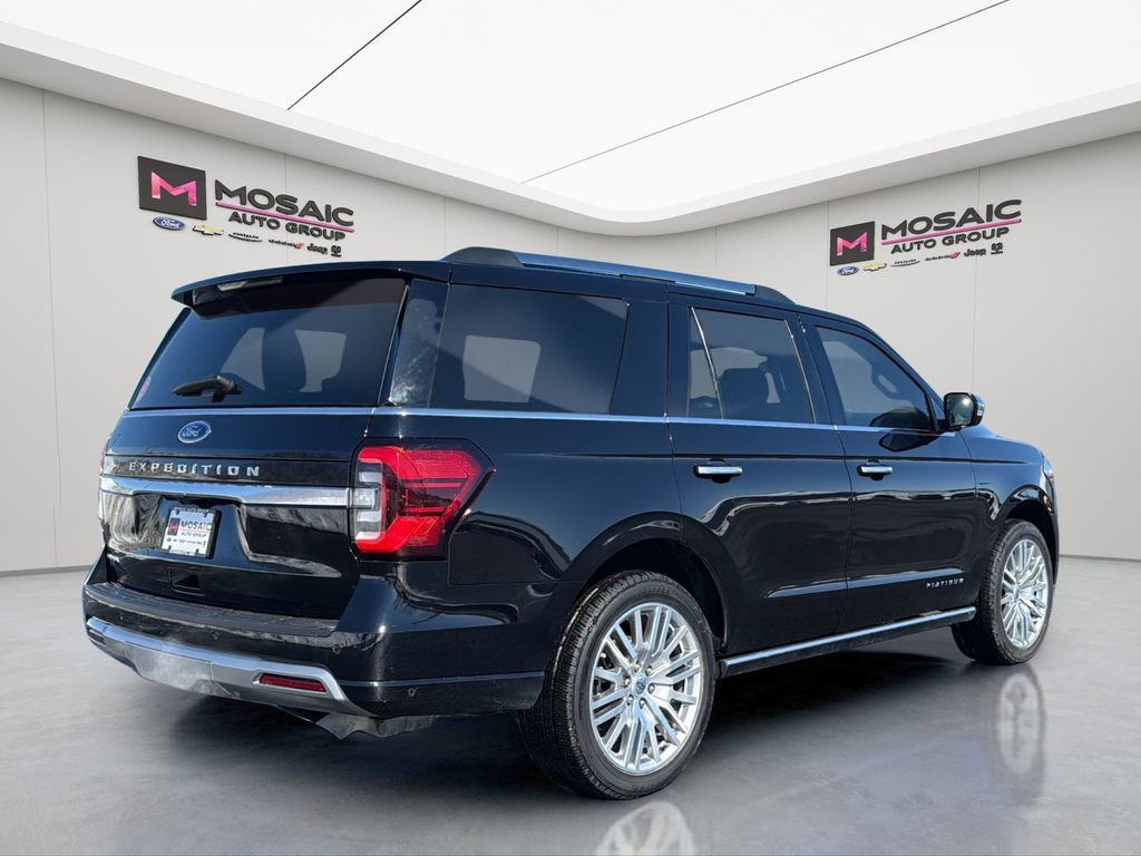 Used 2024 Ford Expedition Platinum AWD/4WD image 3
