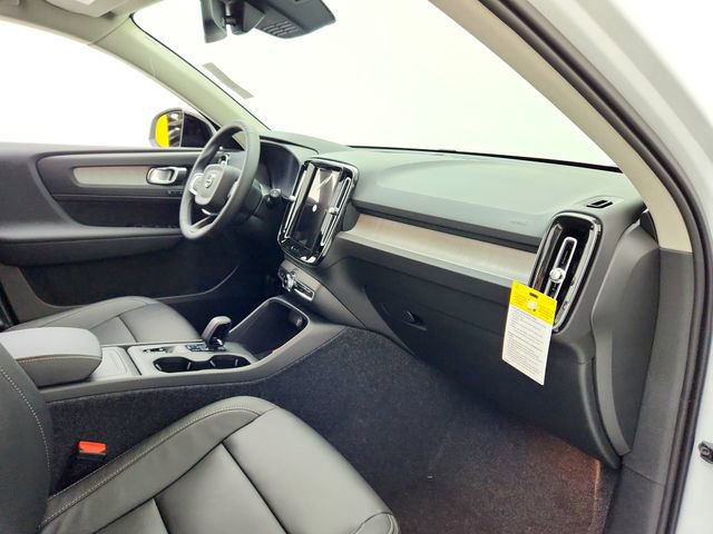 New 2026 Volvo XC40 B5 Core w/ Climate Package image 17