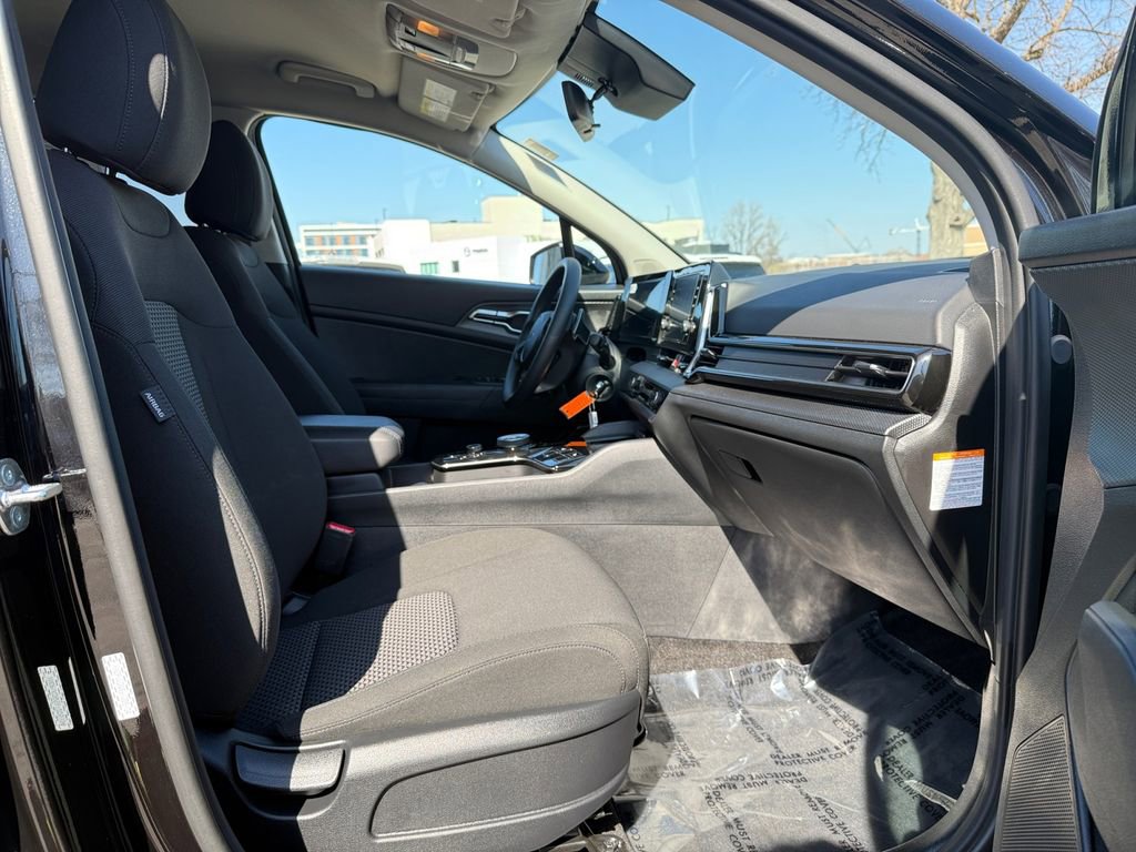Used 2025 Kia Sportage LX image 27