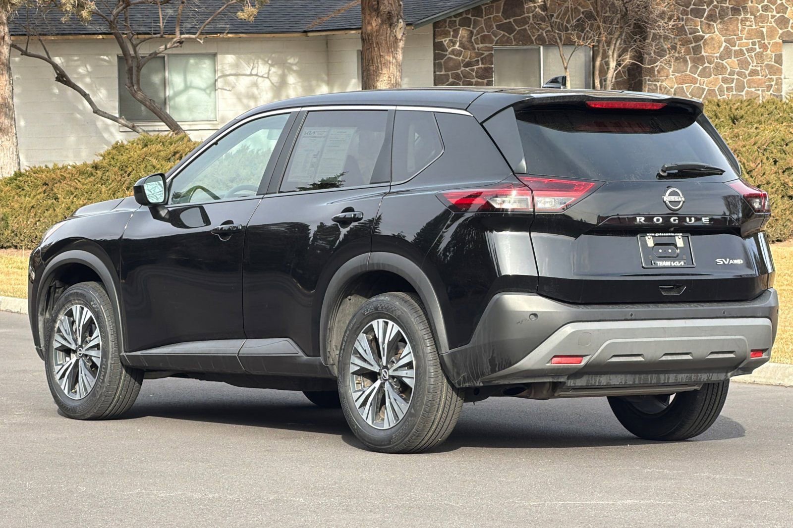 Used 2023 Nissan Rogue SV image 6