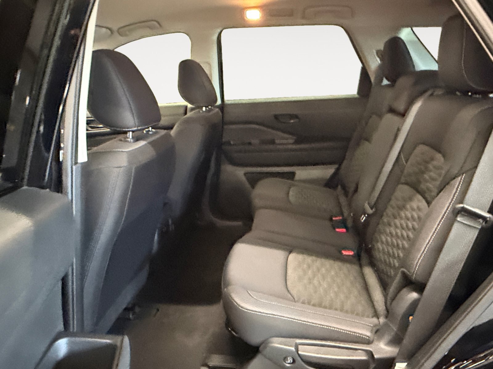 Used 2024 Nissan Pathfinder S FWD image 23