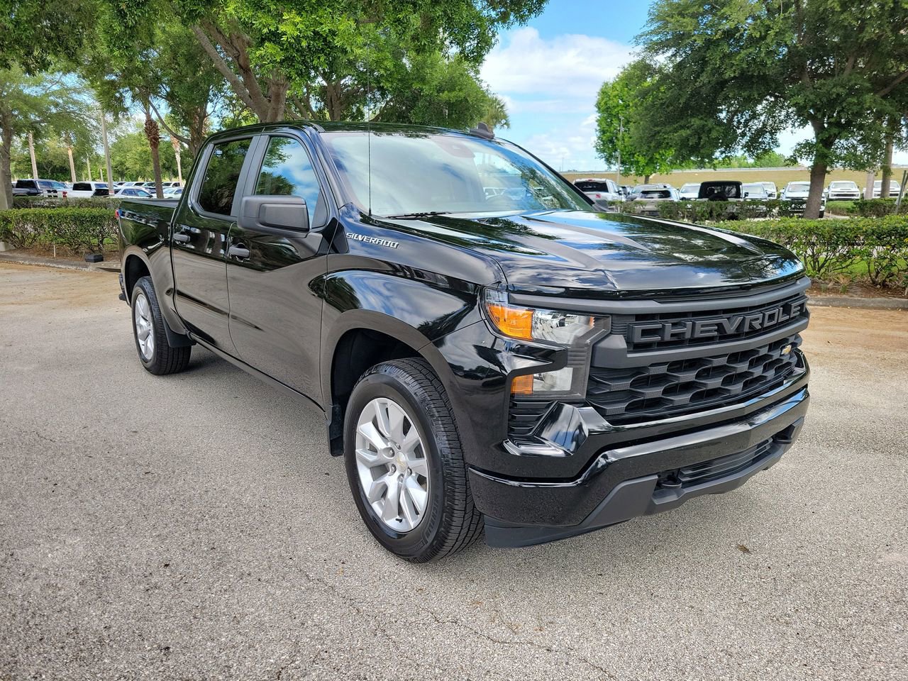 Used 2023 Chevrolet Silverado 1500 Custom image 2
