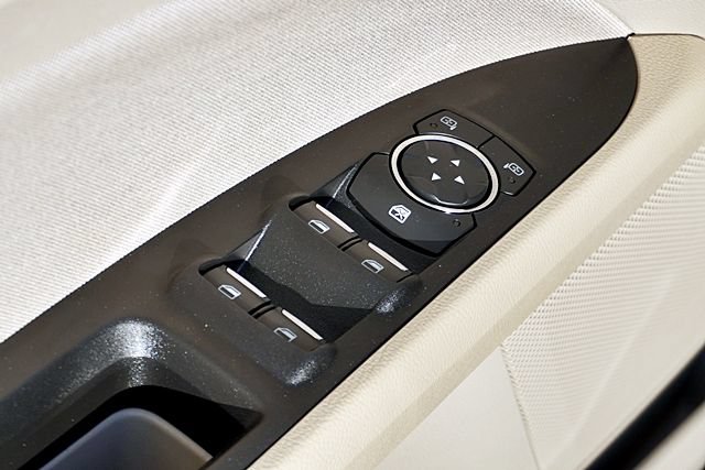 Used 2020 Ford Fusion SE FWD image 22