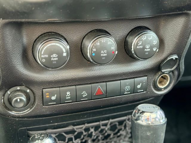 Used 2018 Jeep Wrangler Unlimited Sahara w/ Connectivity Group image 12