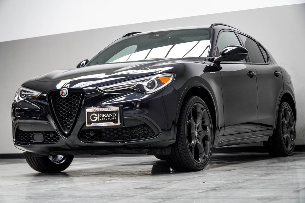 Used 2023 Alfa Romeo Stelvio Veloce AWD/4WD image 11