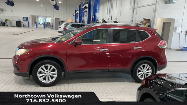 Used 2015 Nissan Rogue SV w/ SV Premium Package FWD image 2