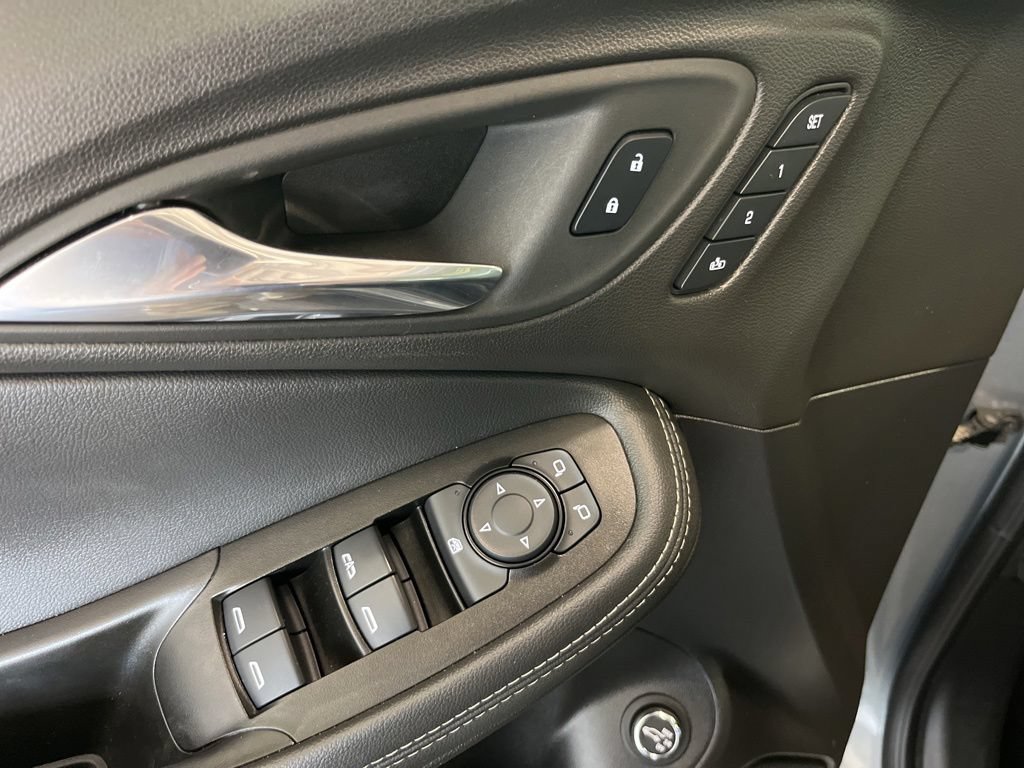 Used 2023 Buick Encore GX Essence w/ Experience Buick Package AWD/4WD image 5