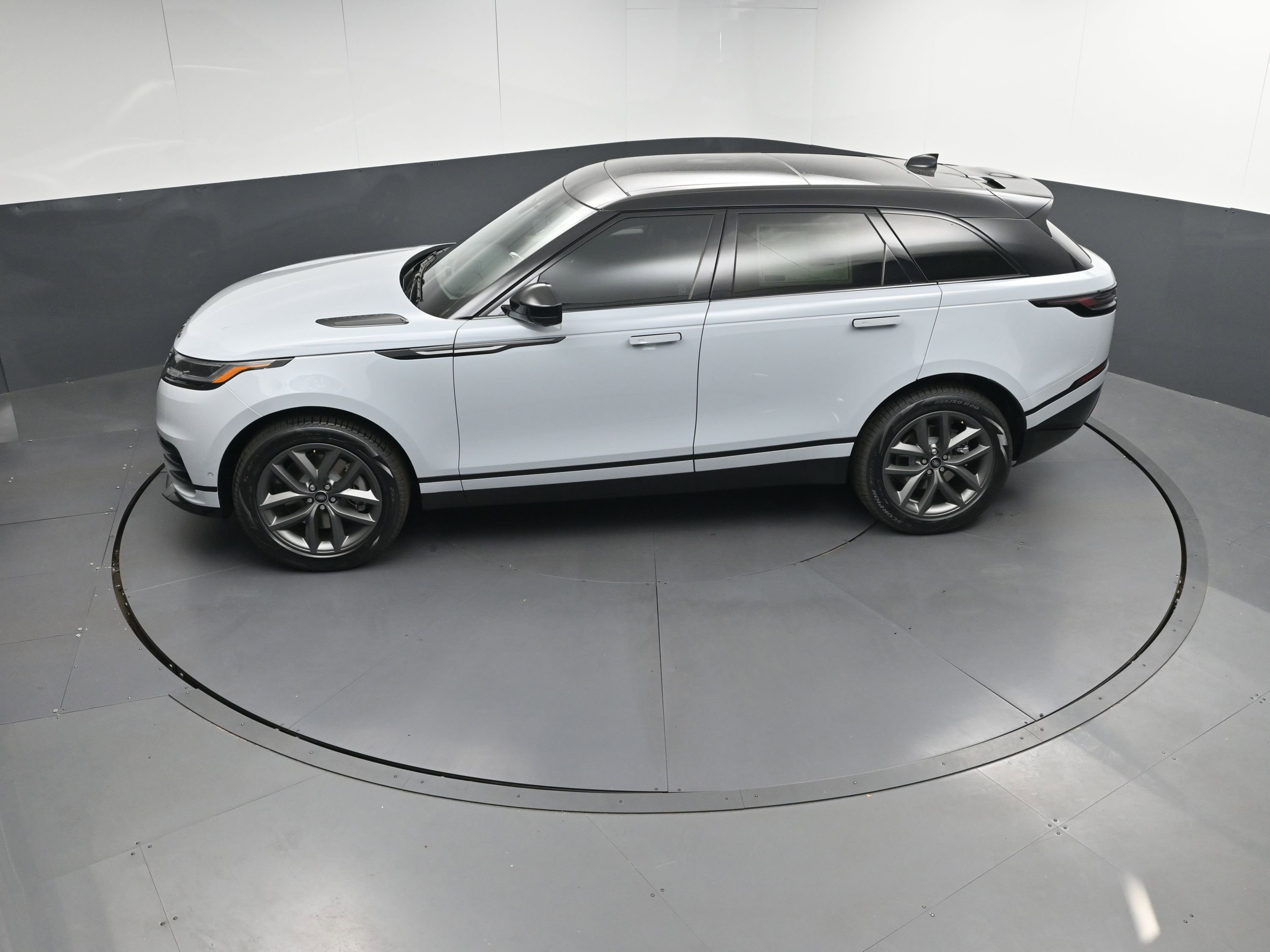 New 2026 Land Rover Range Rover Velar Dynamic SE image 31