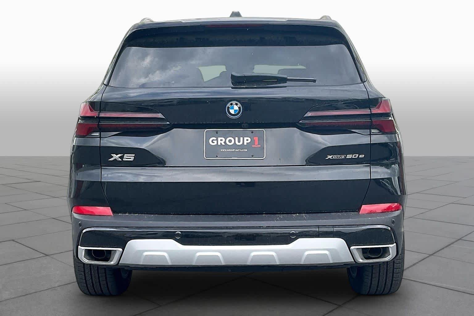 New 2026 BMW X5 xDrive50e w/ Premium Package AWD/4WD image 4