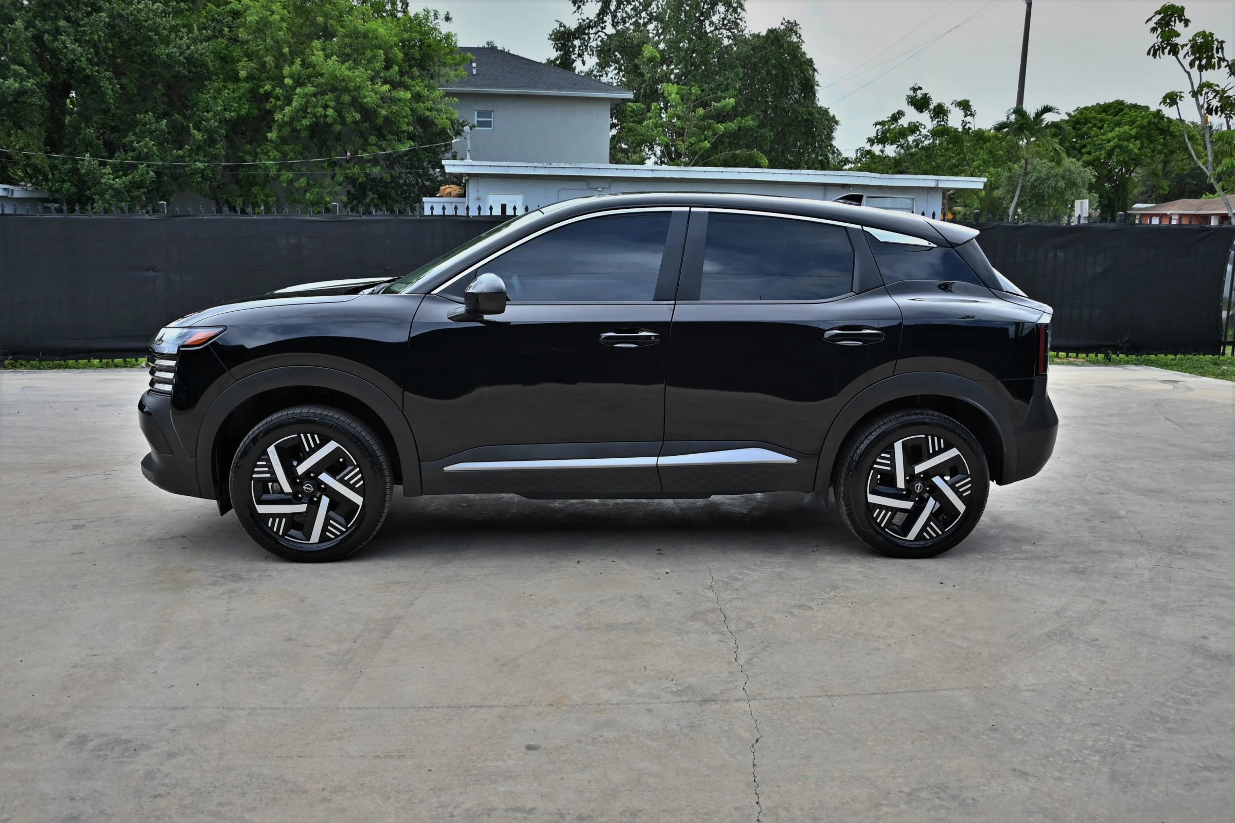 Used 2025 Nissan Kicks SV FWD image 6