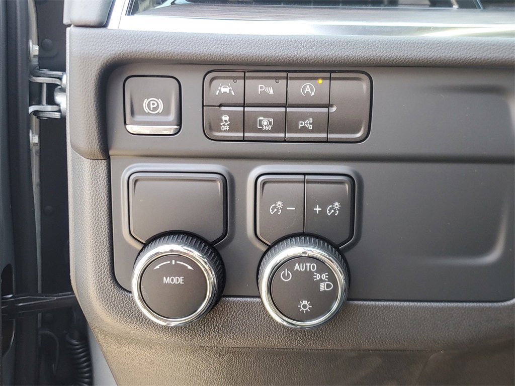 New 2025 Chevrolet Suburban LS w/ LPO, Dark Essentials Package image 19