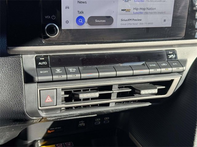 Used 2025 Toyota Camry SE image 28