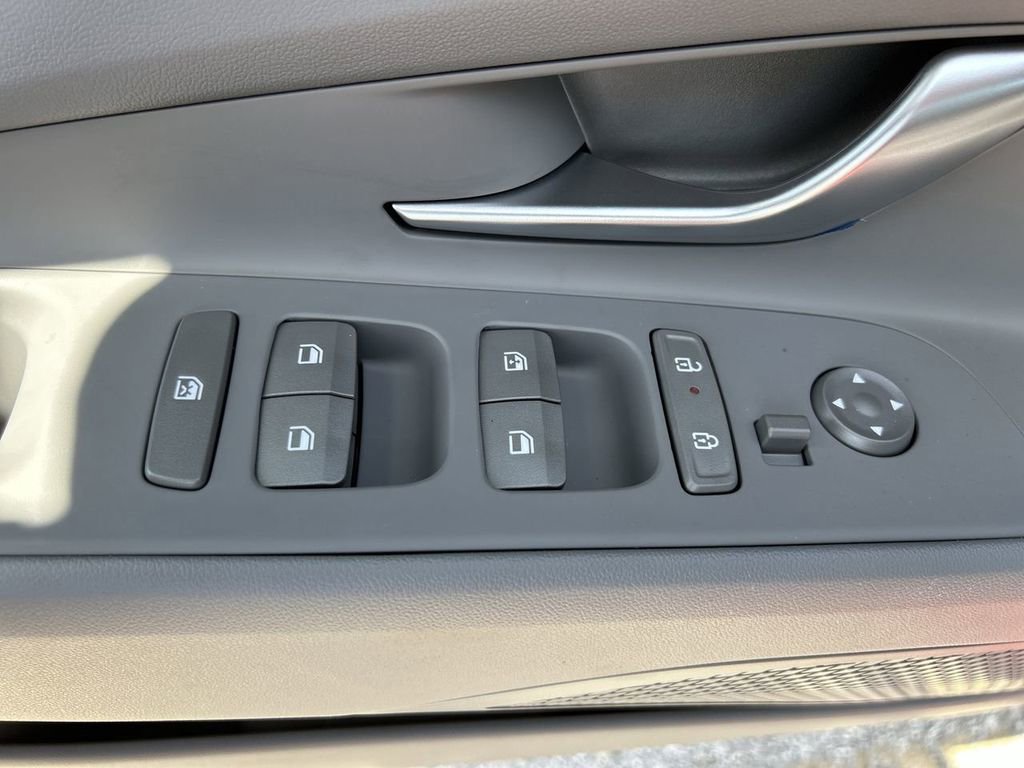 New 2025 Hyundai Elantra SEL image 20