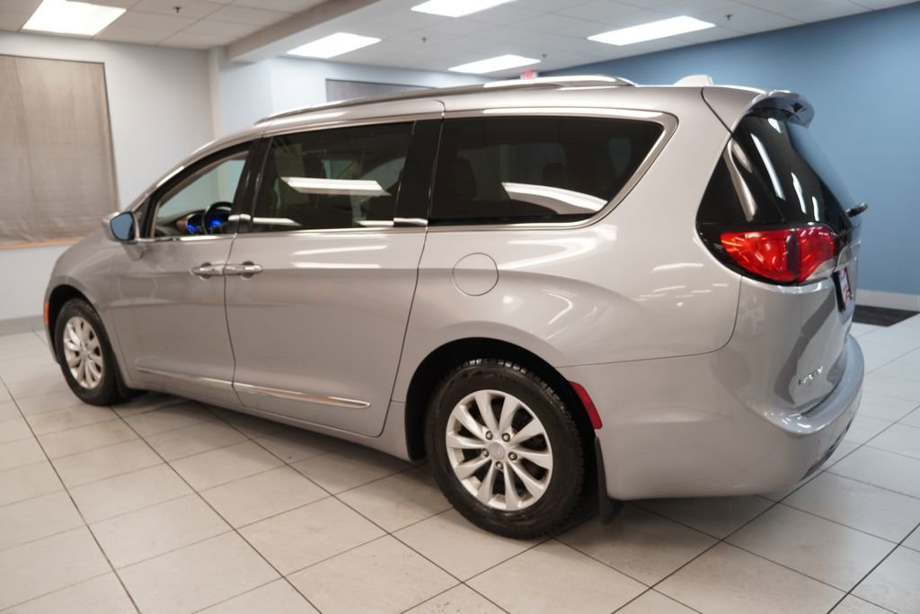 Used 2018 Chrysler Pacifica Touring-L FWD image 7