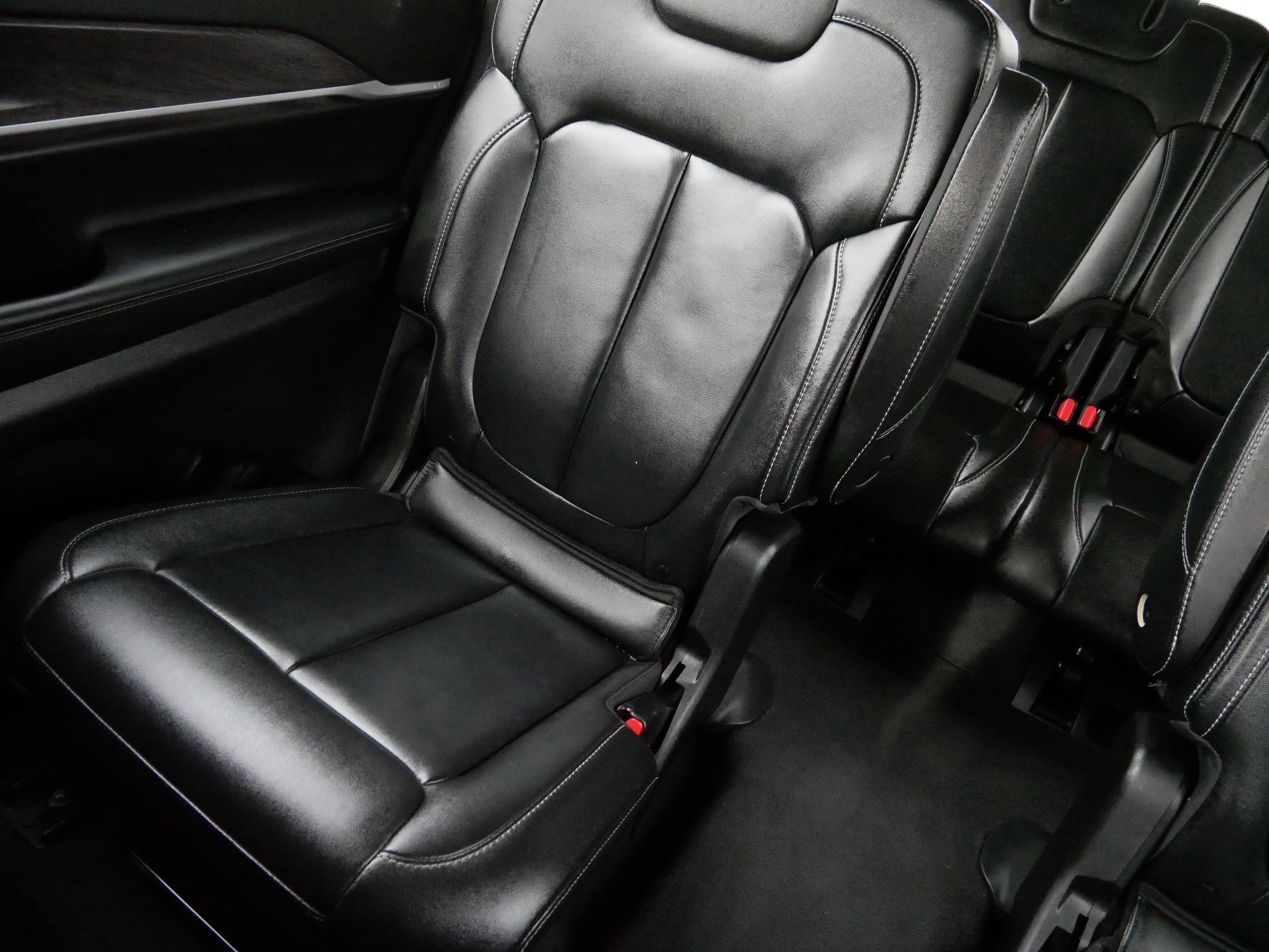 Certified 2023 Jeep Grand Cherokee L Limited w/ Black Appearance Package image 12