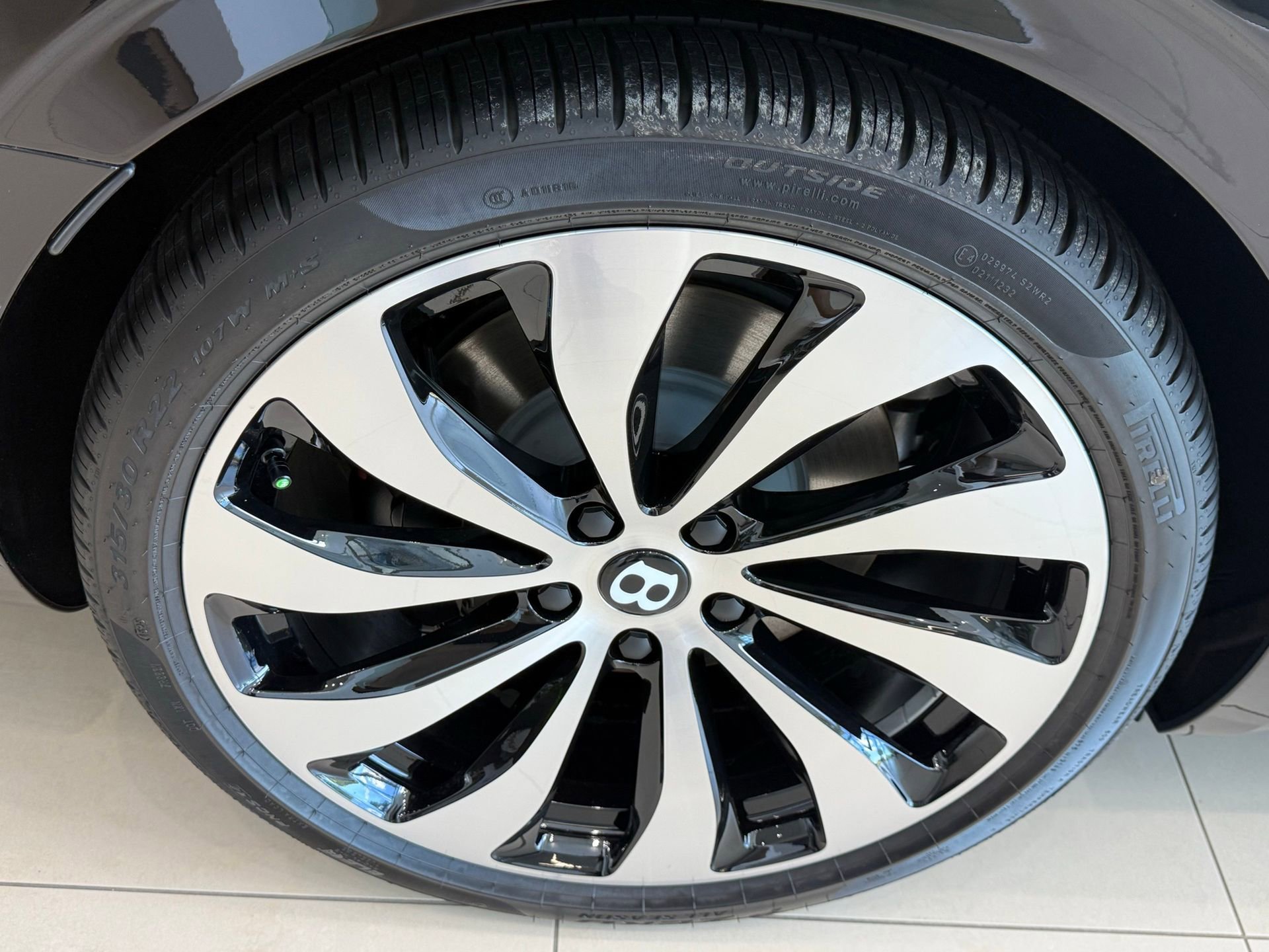New 2026 Bentley Flying Spur Azure image 30