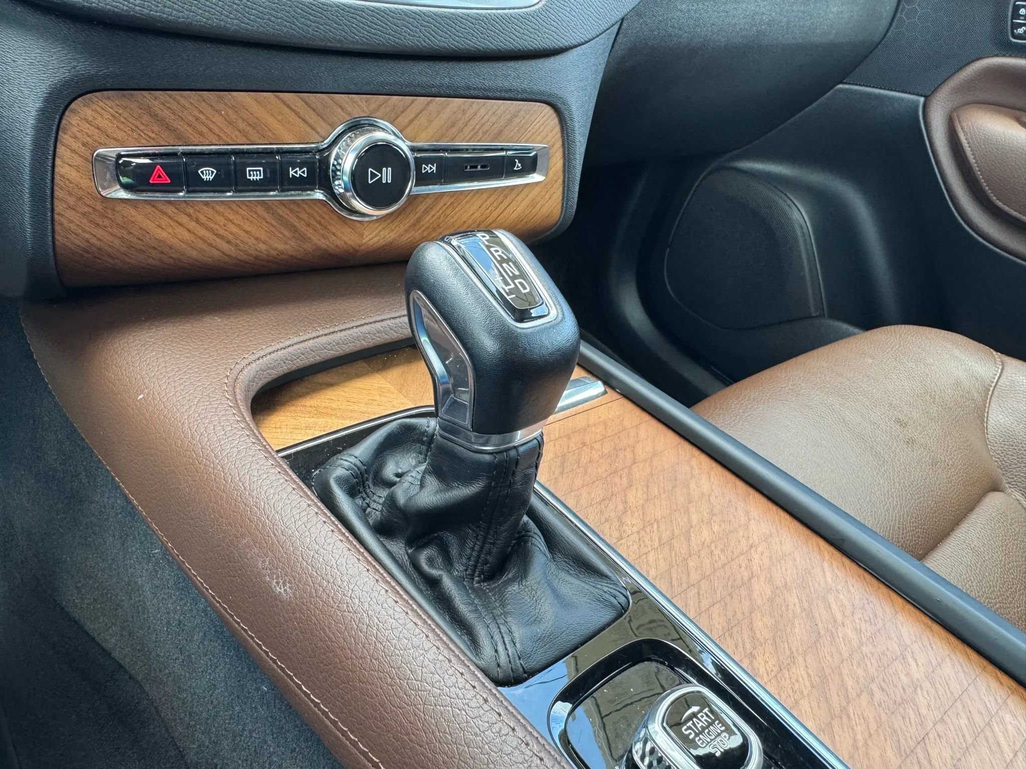 Used 2022 Volvo XC90 T6 Momentum w/ Advanced Package image 51