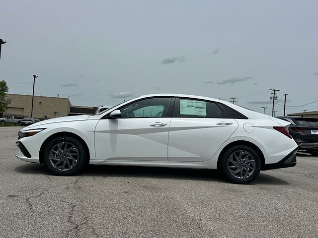 New 2026 Hyundai Elantra Hybrid FWD image 6