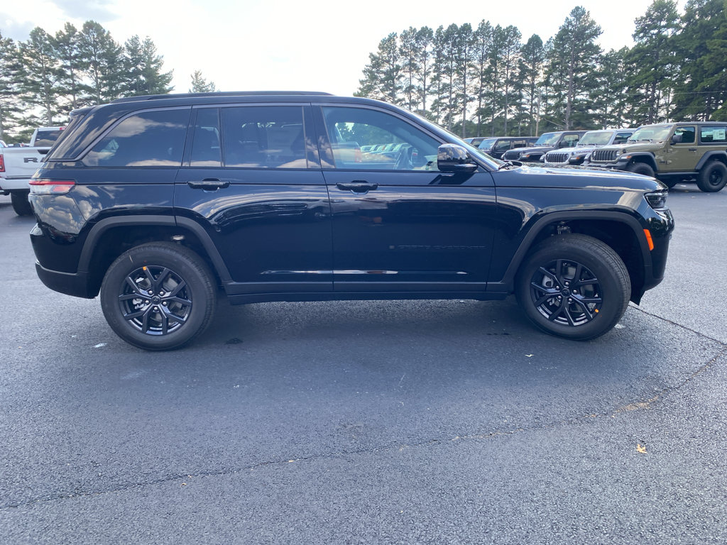 New 2027 Jeep Grand Cherokee Altitude AWD/4WD image 4