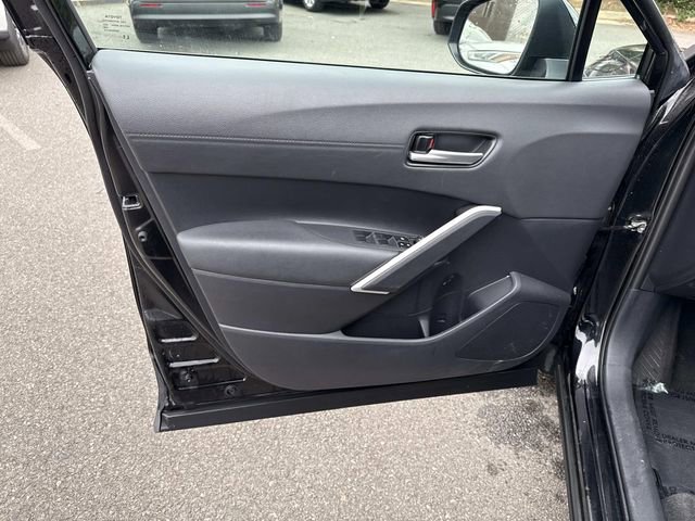 Used 2025 Toyota Corolla Cross XLE image 13