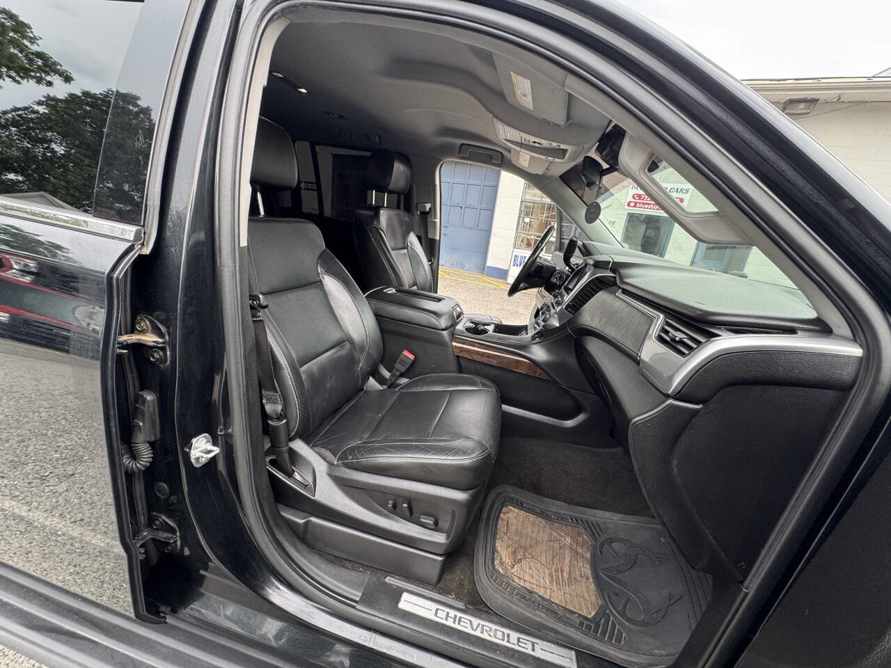 Used 2018 Chevrolet Suburban LT AWD/4WD image 43