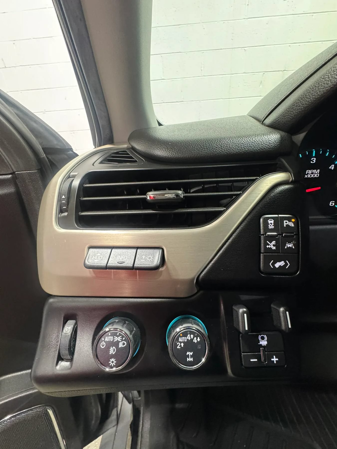 Used 2018 GMC Yukon XL Denali w/ Denali Ultimate Package AWD/4WD image 22
