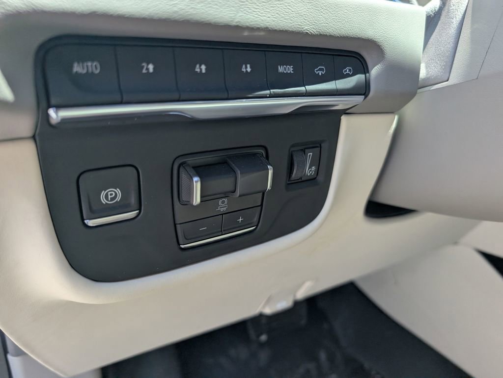 Used 2025 Cadillac Escalade Sport Platinum w/ LPO, Floor Liner Package AWD/4WD image 15