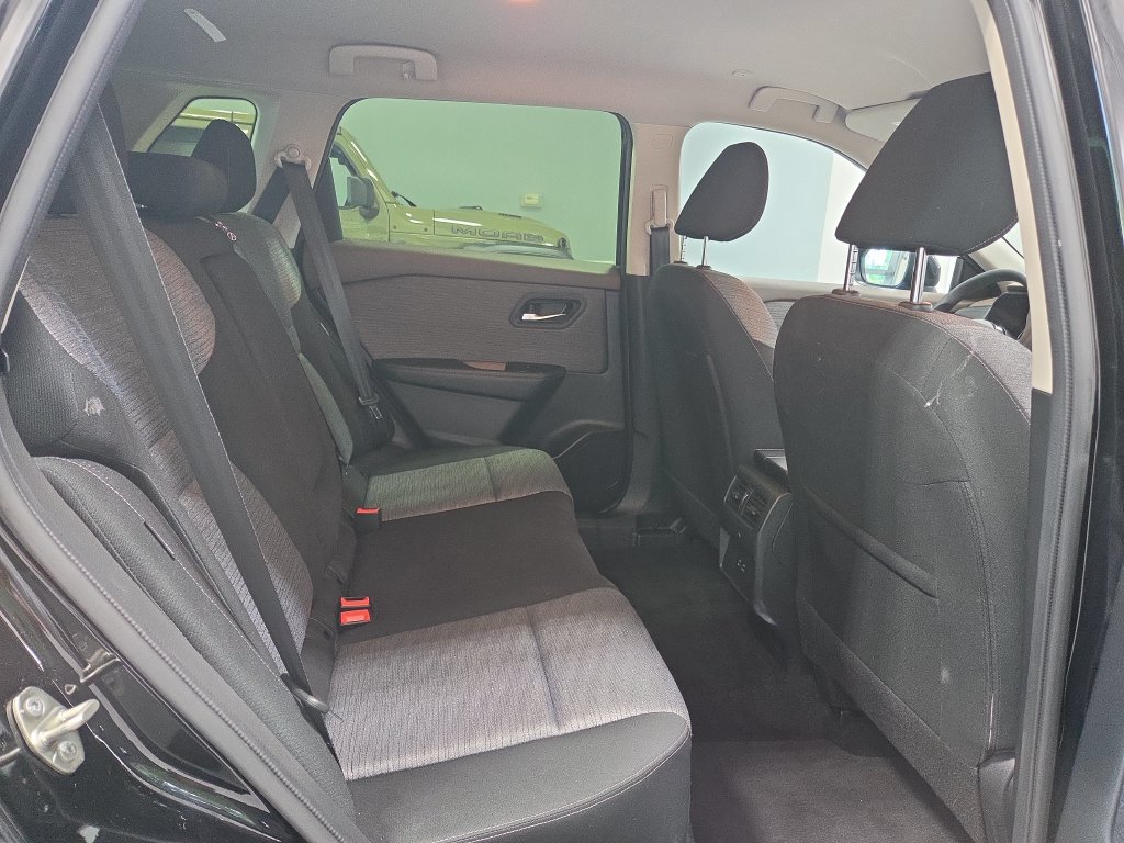 Used 2023 Nissan Rogue SV AWD/4WD image 16