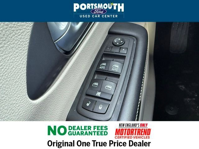 Used 2024 Chrysler Pacifica Touring-L image 26